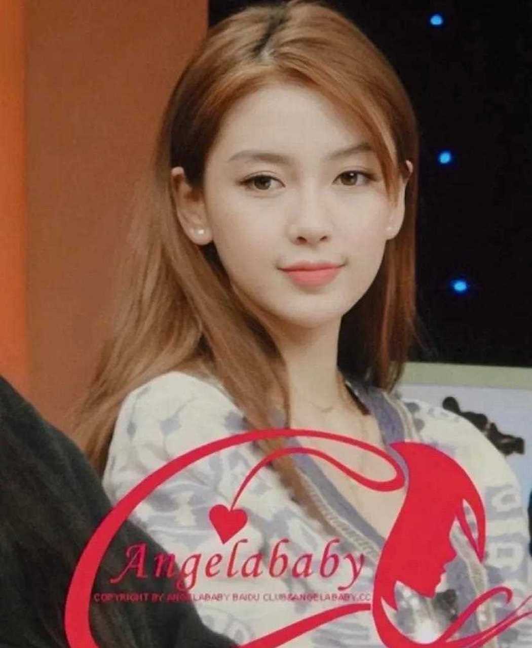 美女厨房时的angelababy(杨颖)跟洋娃娃一样!