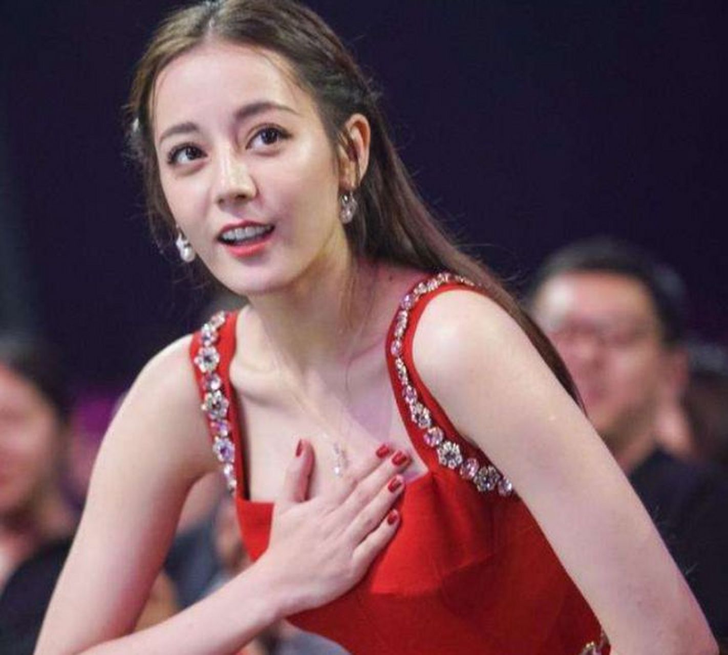 金星吐槽捂胸事件再升级,回应暗指热巴又当又立,被骂上热搜.