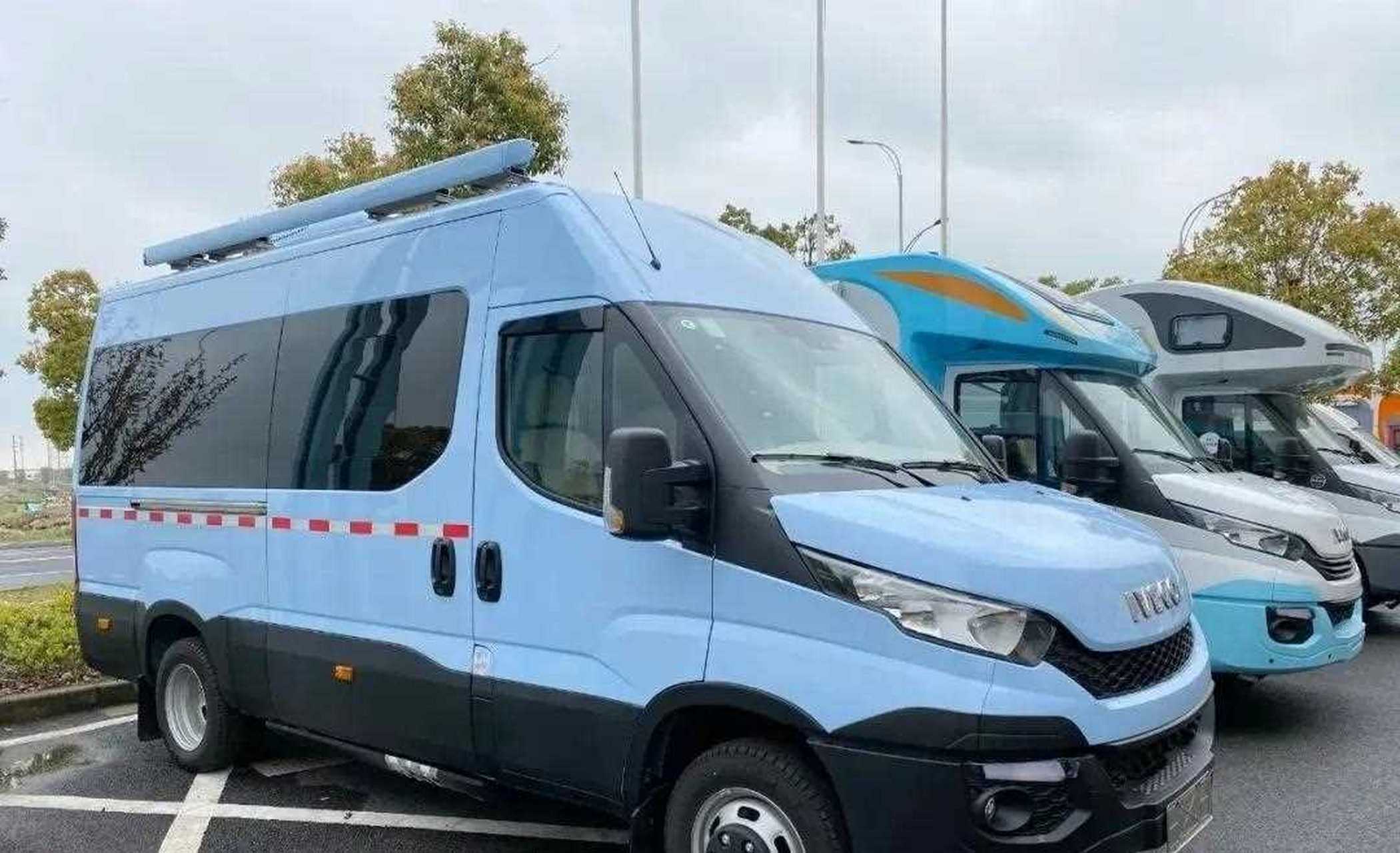 828上海房车展霍夫勒商旅房车是基于进口依维柯底盘改装而成,30t柴油