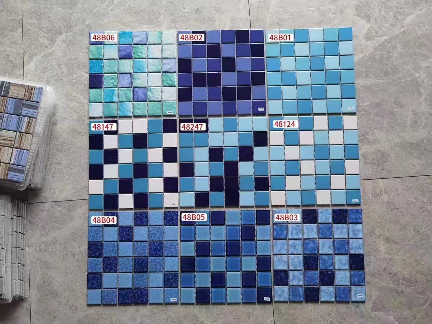 泳池砖马赛克瓷砖实拍-蓝色系色板* 马赛克瓷砖的特点是装饰性强,防滑