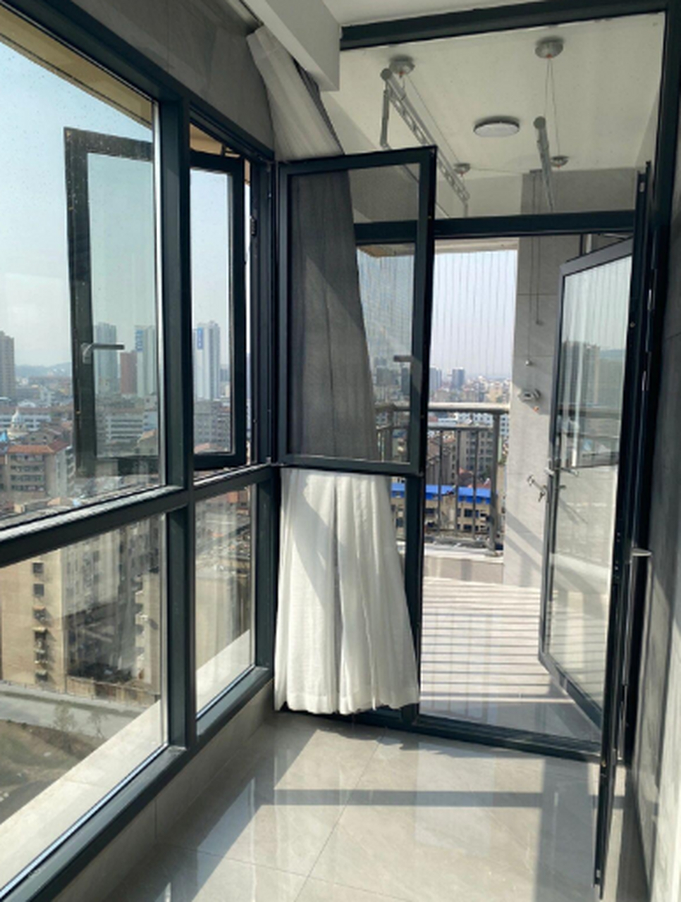 又想要大落地窗,又想通风透气,这样的方法可行不可行呢?