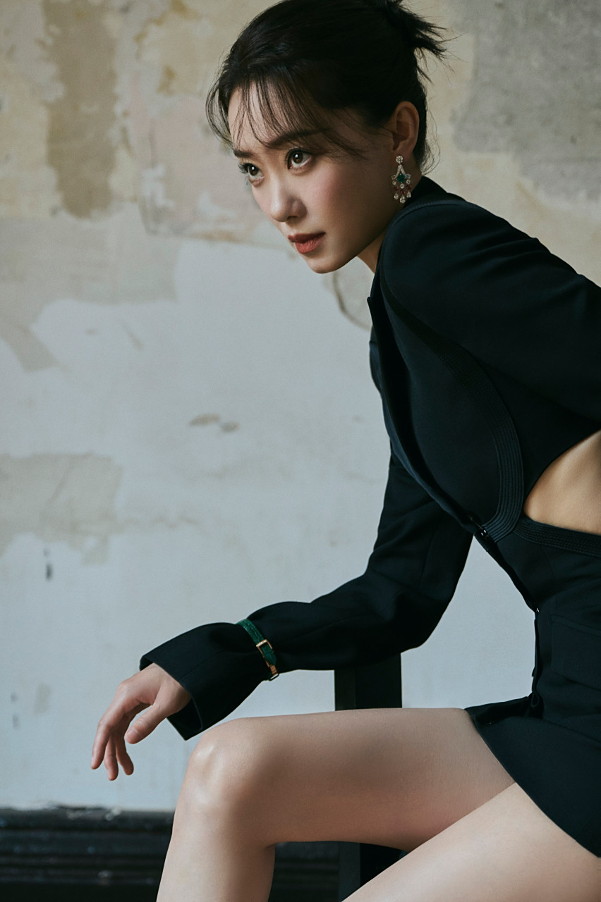 张小斐  高跟美腿[鲜花]