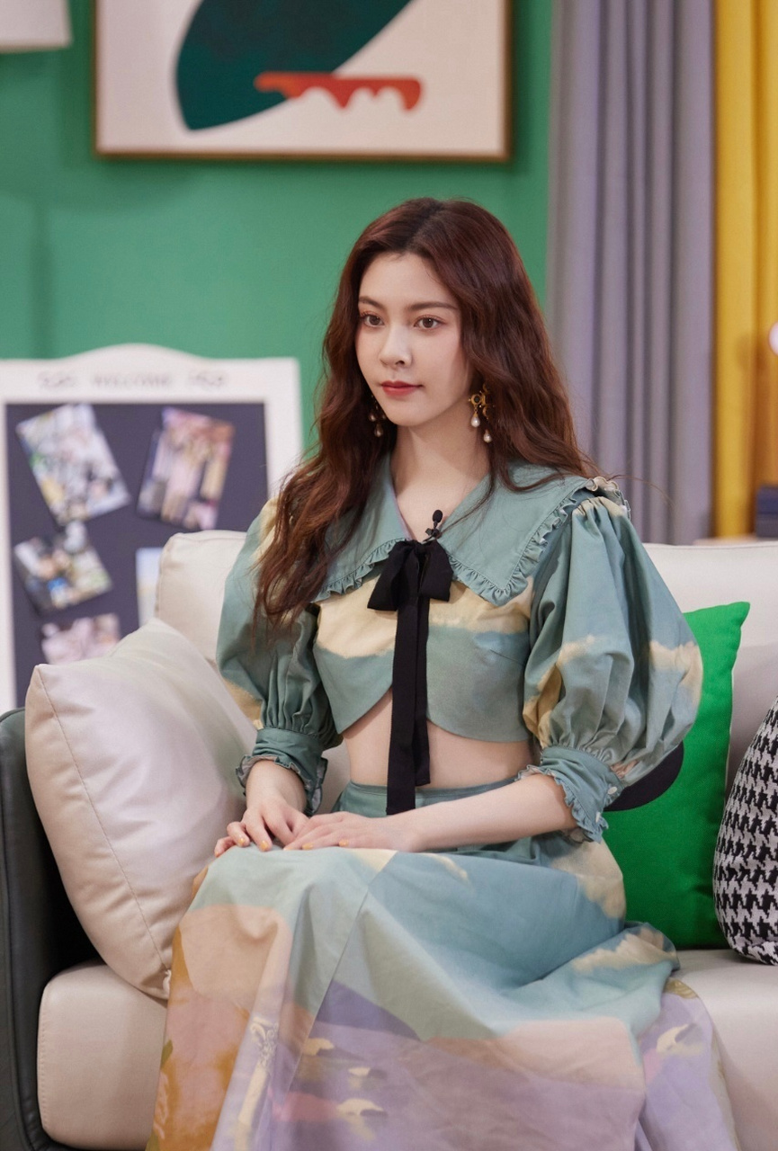 宋妍霏综艺《做家务的男人》第一期录制造型 宋妍霏 | 综艺《做家务的