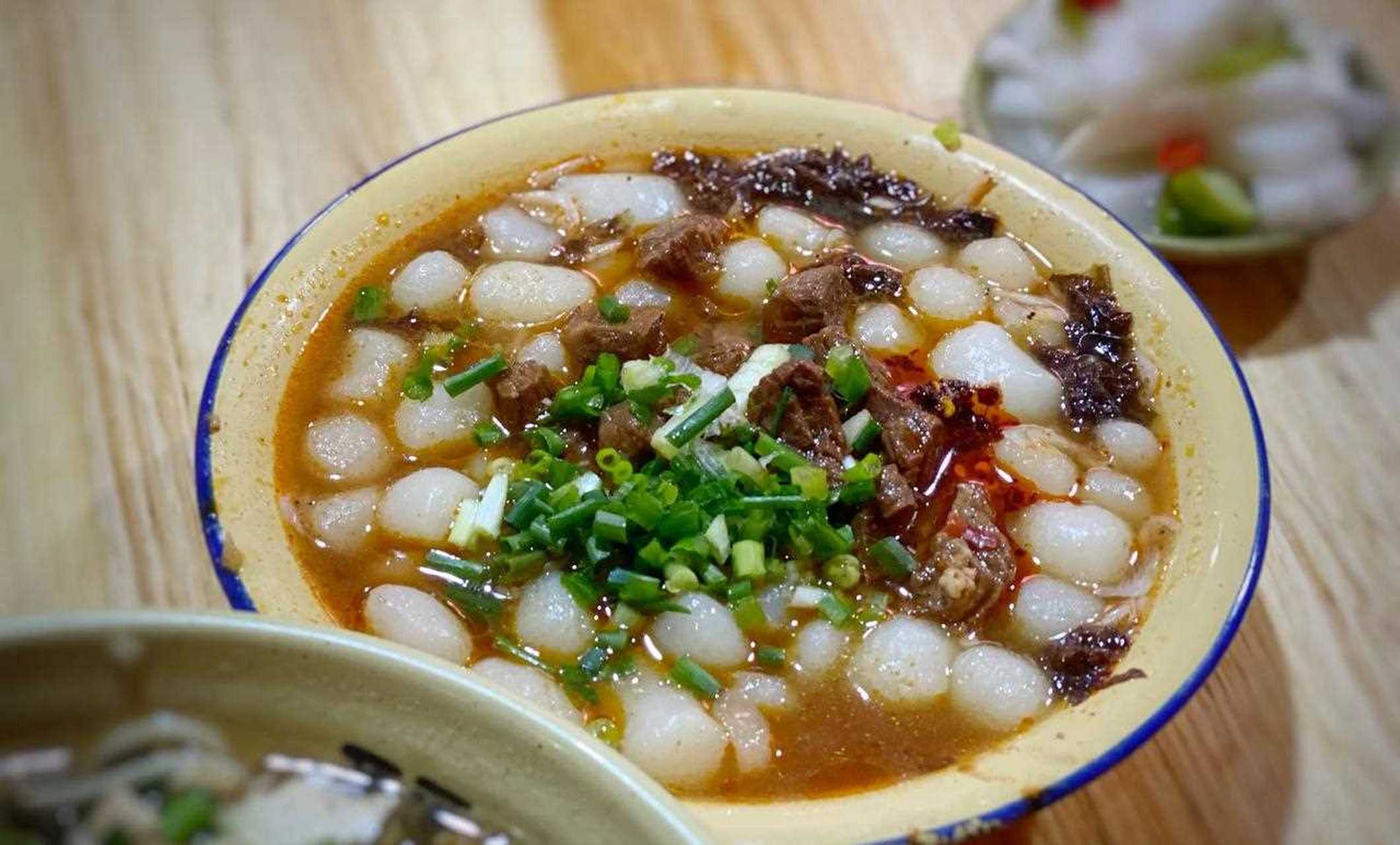 点了大连面与圆子,但荆州人鄙视沙市人,"我们不吃早堂面,我们吃kuǎi