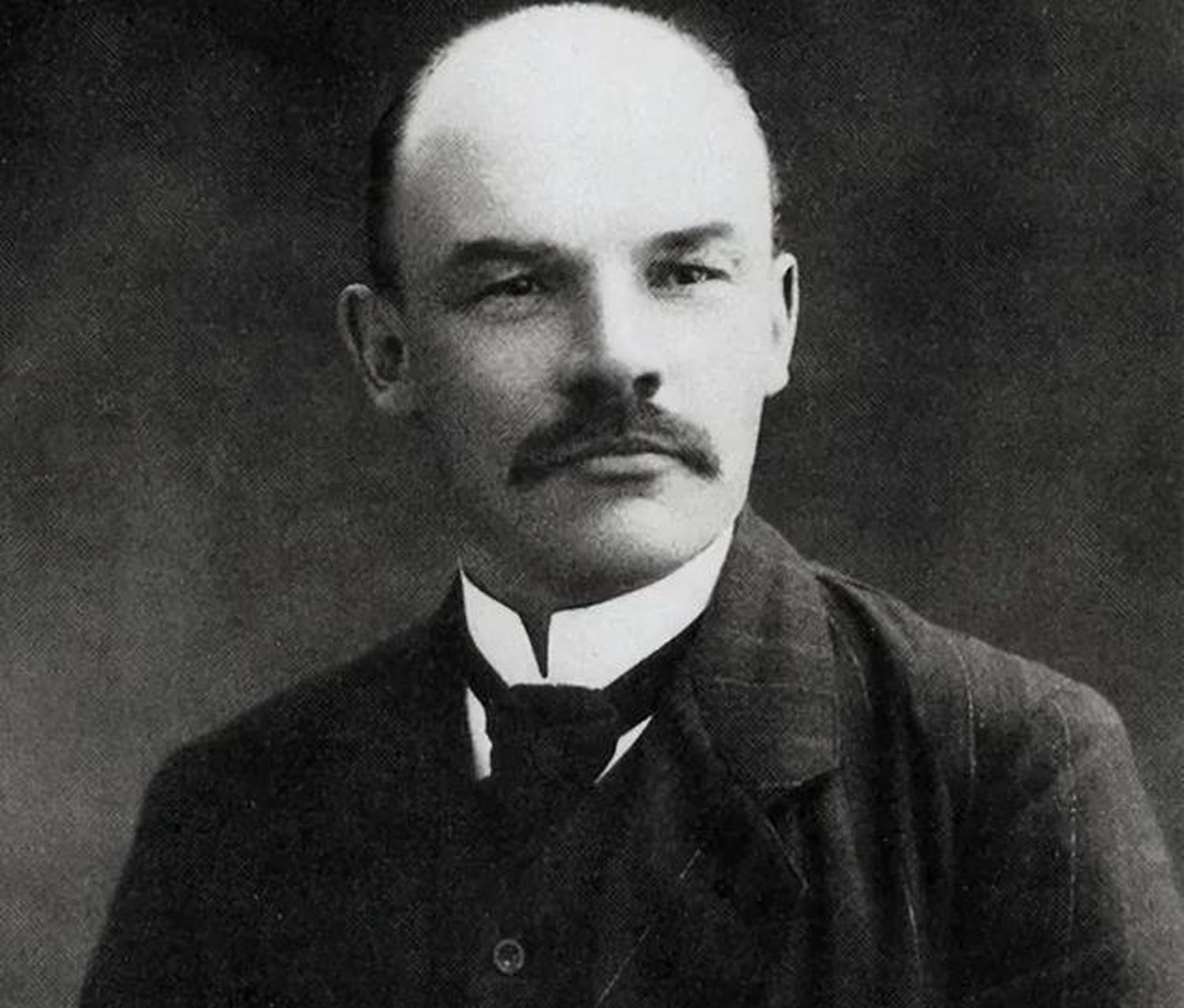 1924年1月21日清晨,已饱受中风困扰的列宁撕下了一页日历后,突然妇貂