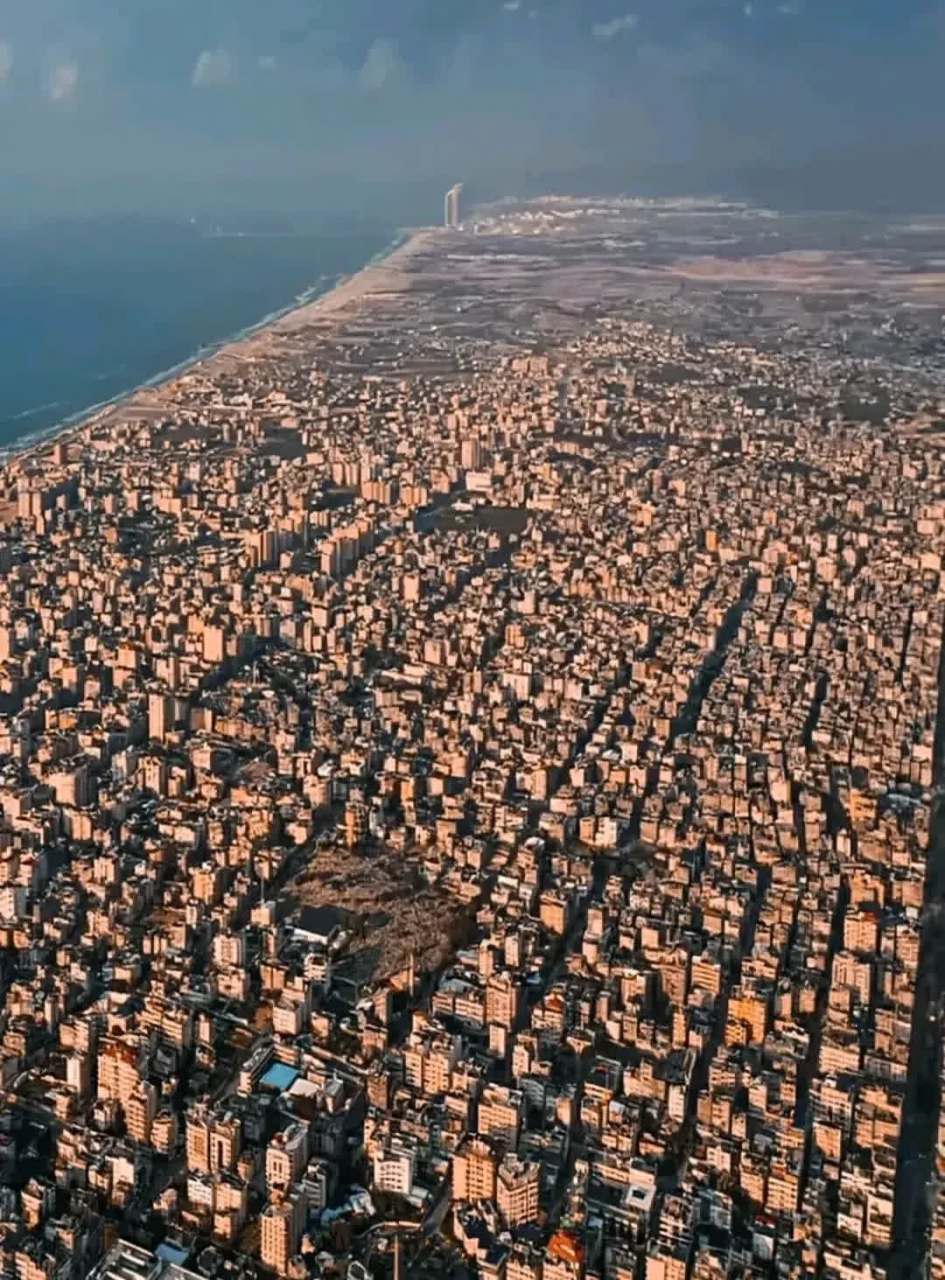 巴勒斯坦加沙地带人口稠密,出海口广阔,以色列消灭哈马斯难度极大.