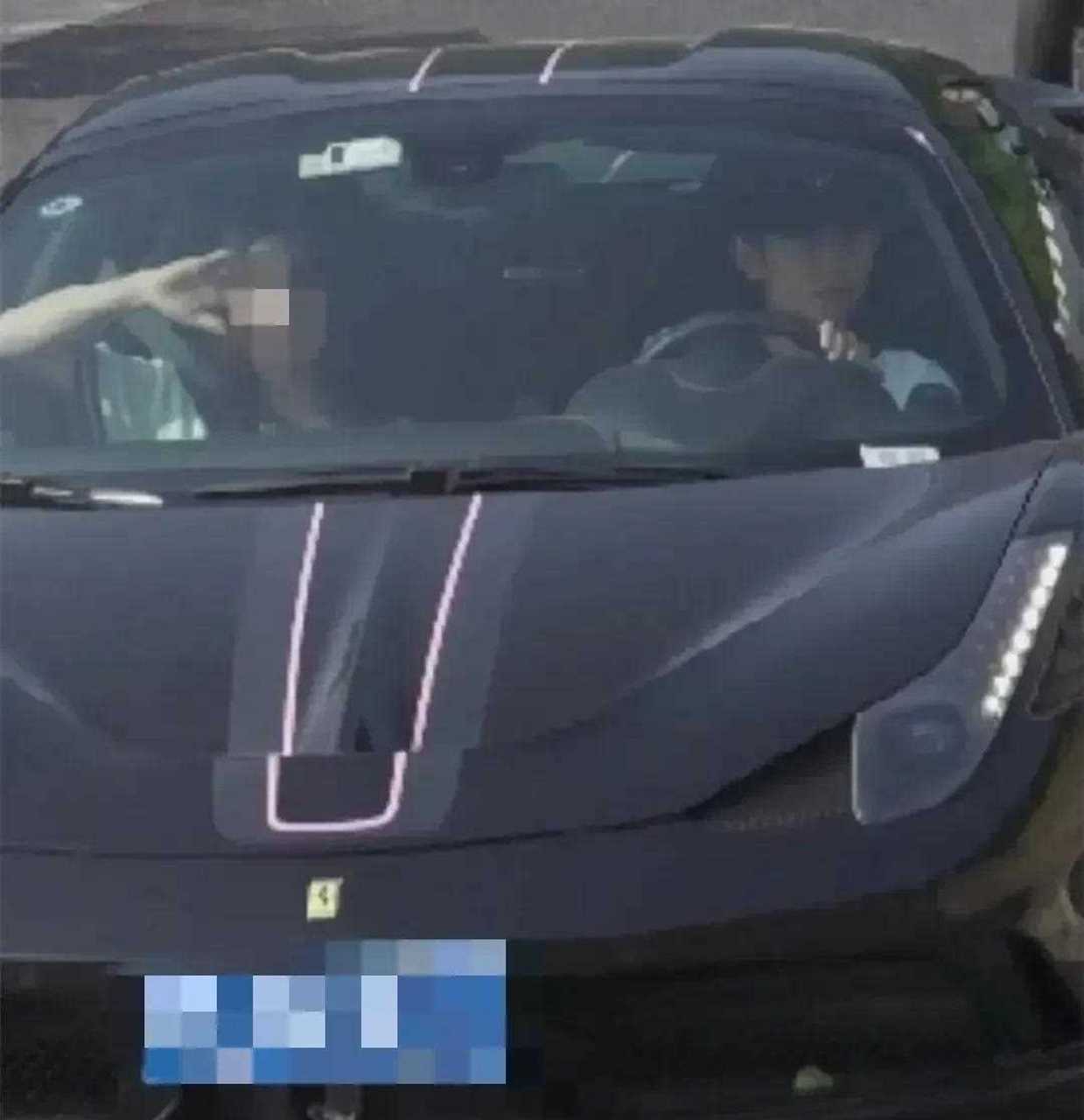 张一山的座驾曝光,700万的法拉利是二手车,还是全球限量版的,限量499