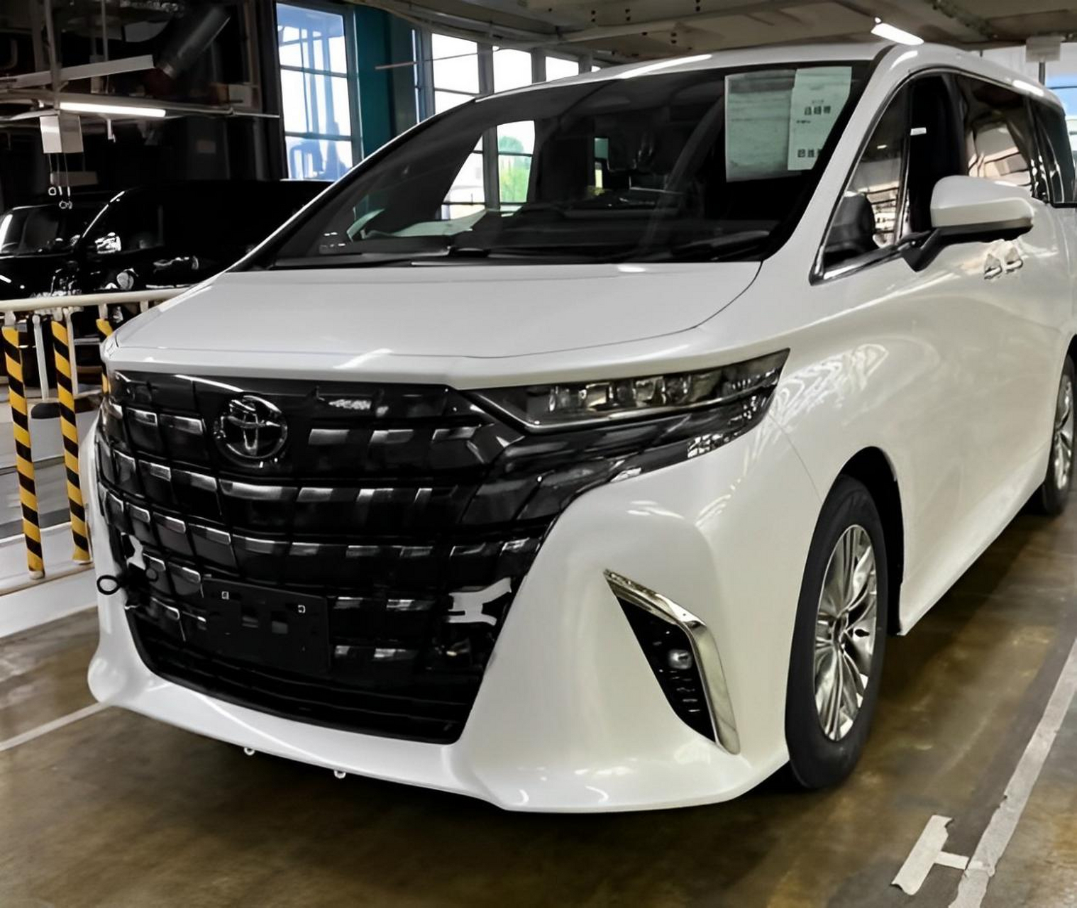 新一代丰田埃尔法/威尔法谍照曝光!网友:这.确定不是凌派?