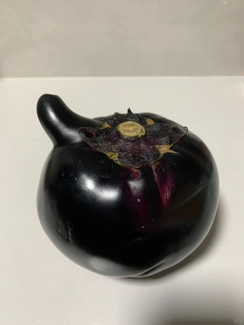 这是什么造型哈哈哈哈哈 笑死了 茶壶茄子[黑薯问号r]#奇葩蔬菜[话题]