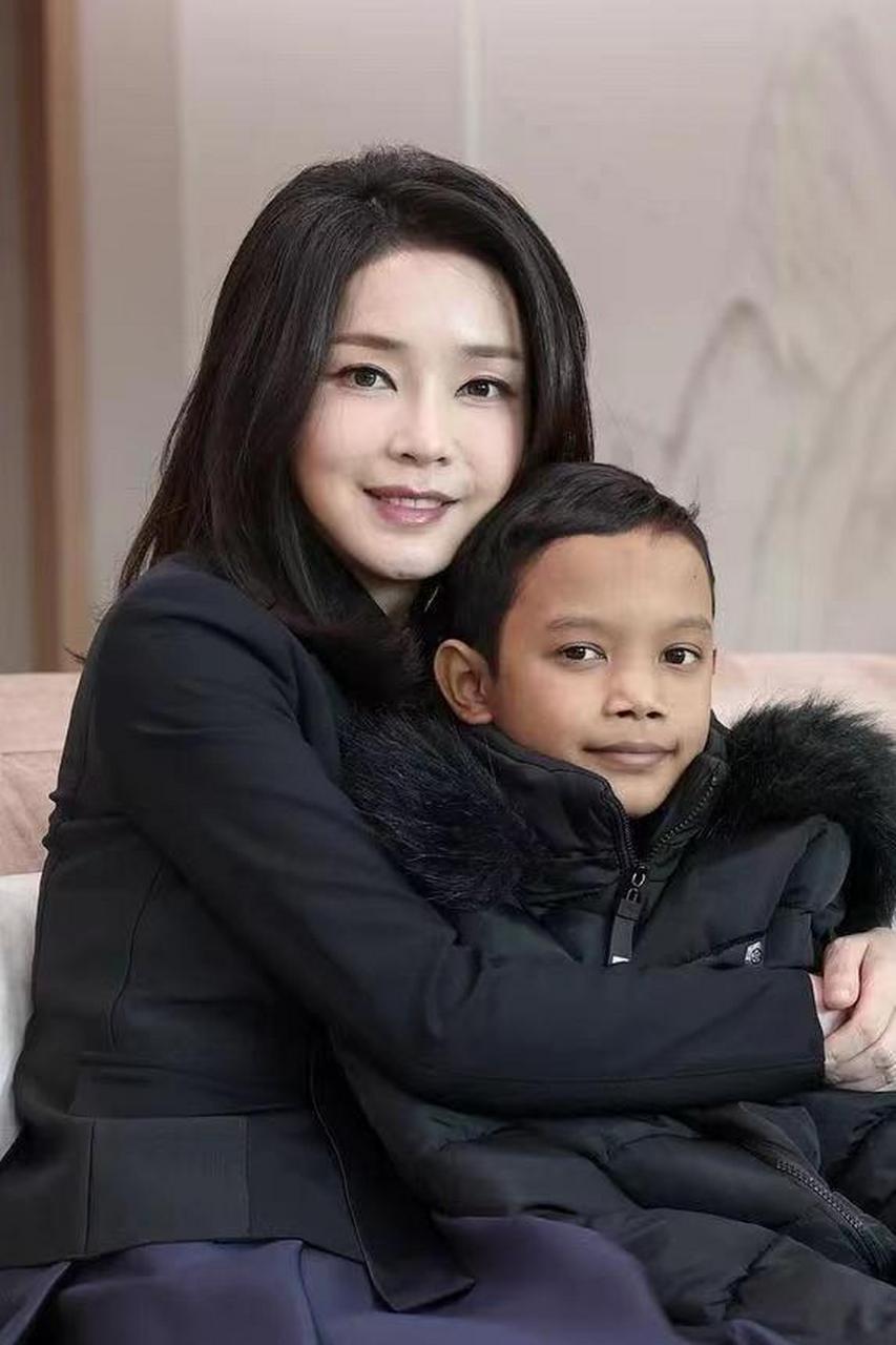 年龄从来不是颜值的绊脚石,韩国第一夫人金建希靠着医美技术,逆袭成为