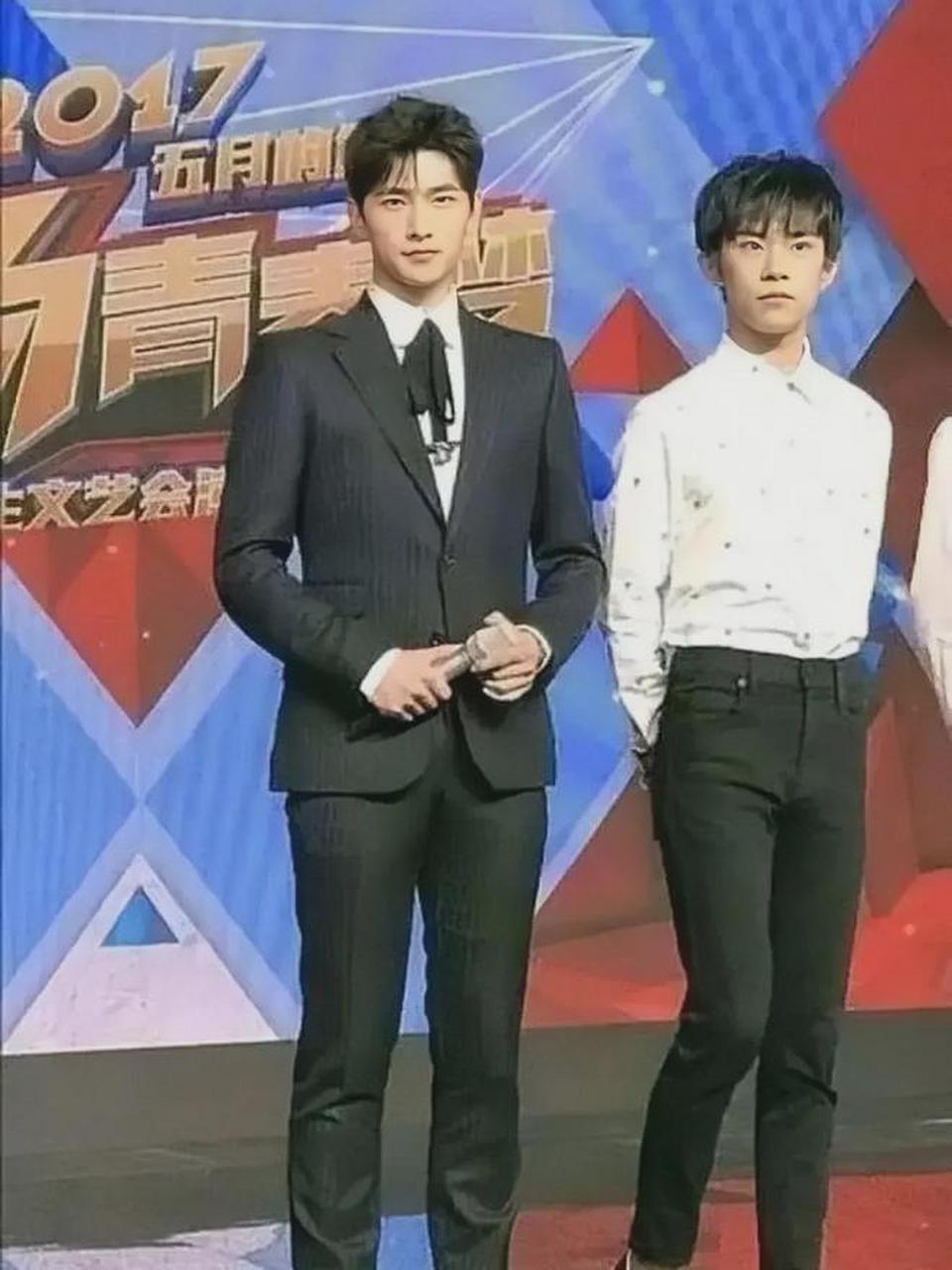易烊千玺和杨洋曾一起参加活动,同框照让人不禁想起他们的巨大差距