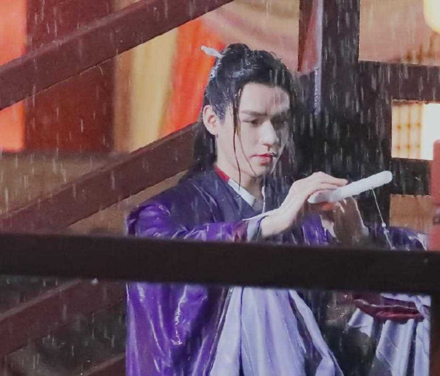 大火的热播电视剧《山河令》大火,但是为男主角龚俊饰演的温客行配音