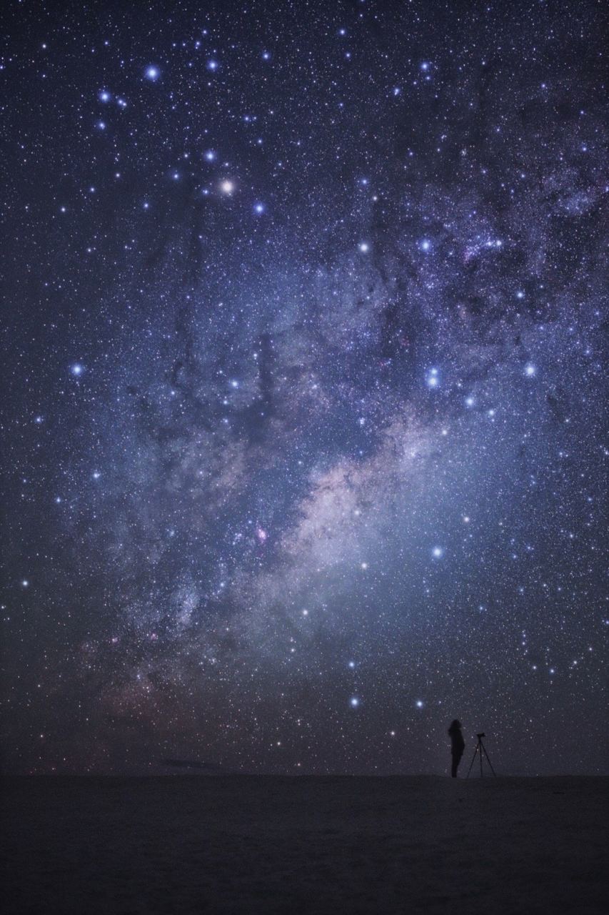 仰望天空,你我皆于星空之下~  #摄影# #星空#  ——pic by 张敬宜