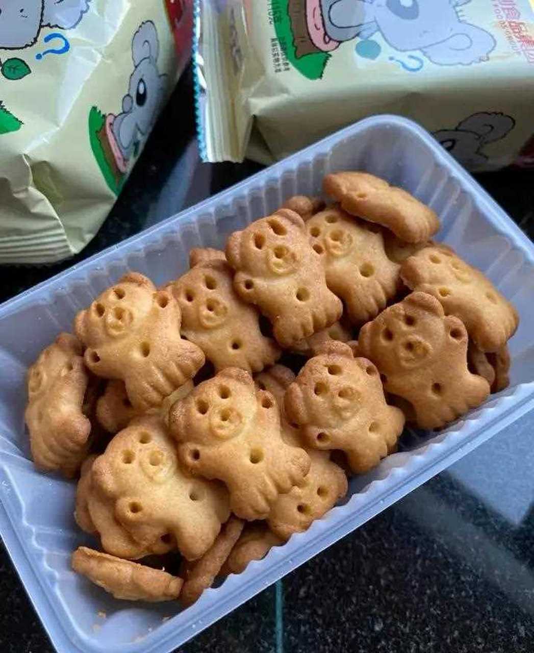 熊字饼是我一直都爱吃的饼干,便宜又好吃.