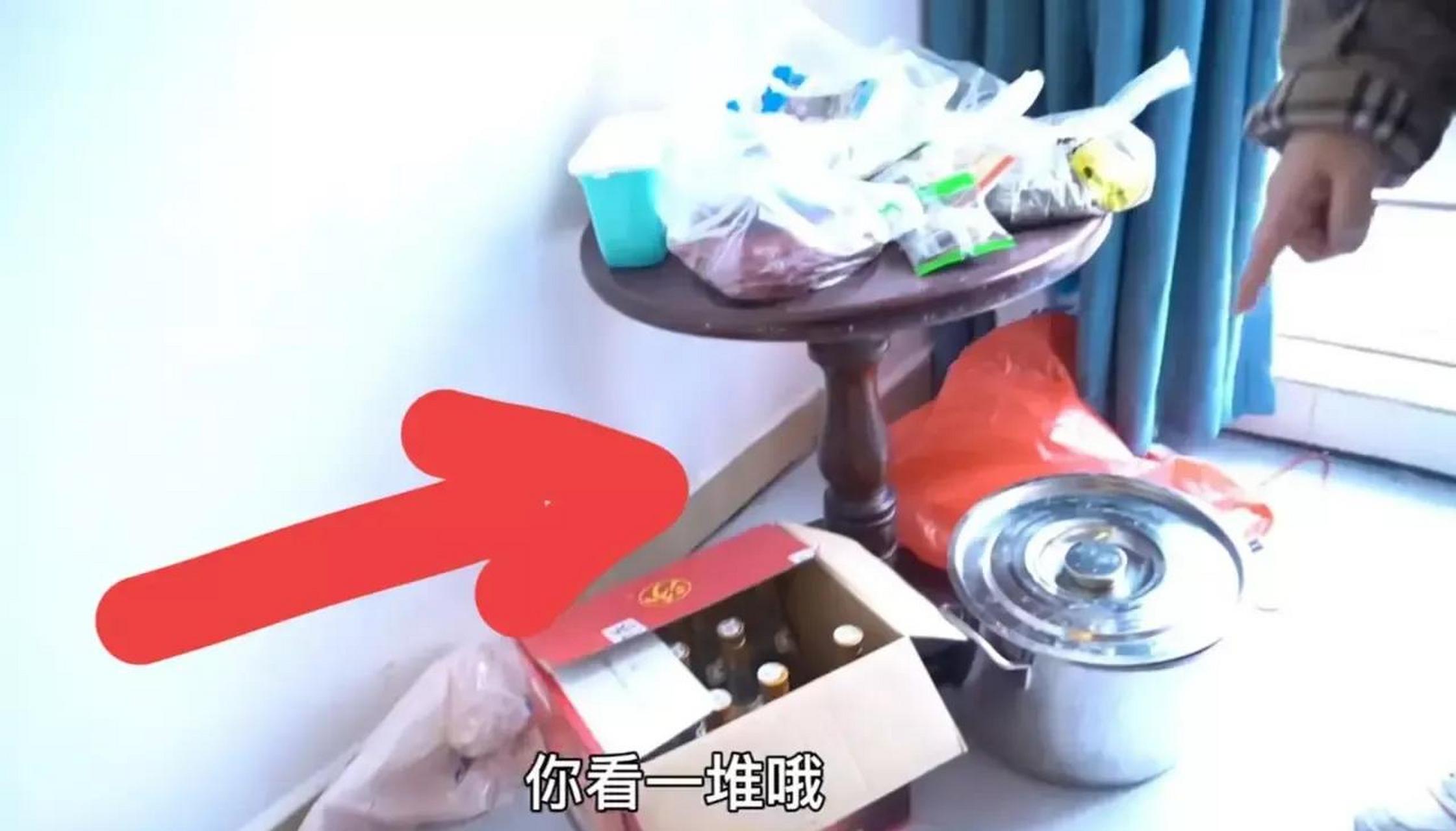 gif创作人# 美食博主胖猴子已经胖到极限了,他老婆还还让他继续拍