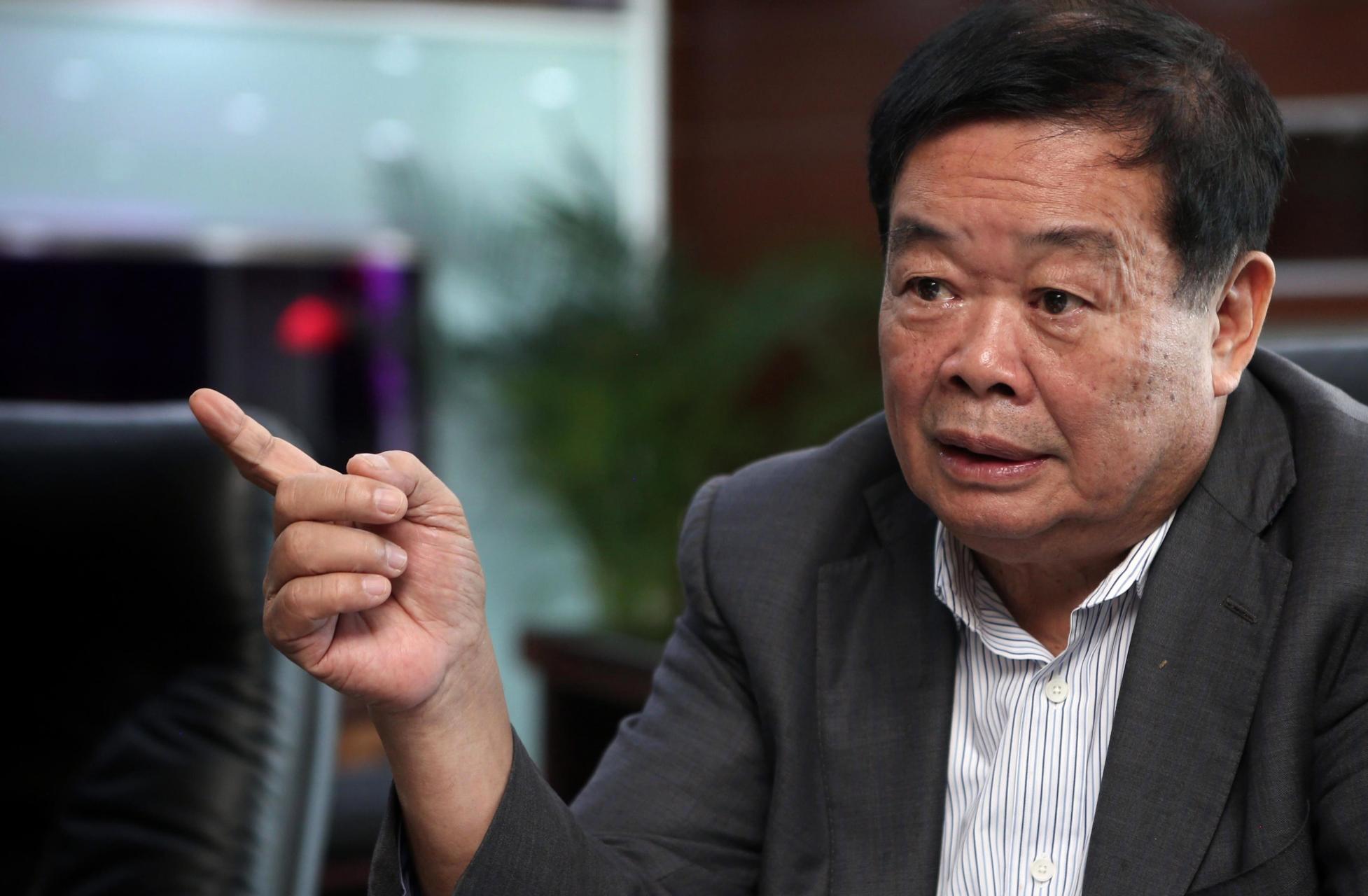 曹德旺第一次建厂时,以10万元的低价签下一份合同,刚签完,他就觉得有