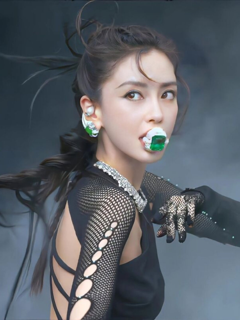 杨颖这组时尚芭莎有点青蛇那味儿了嗷  angelababy杨颖时尚芭莎九月刊