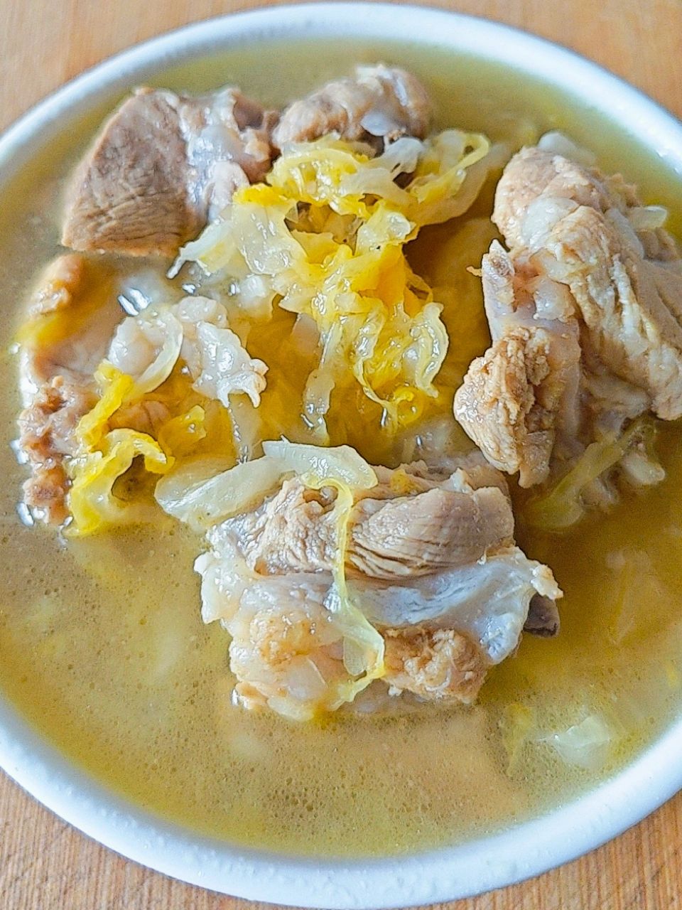 骨头炖酸菜,答应我一定要试试这道菜!