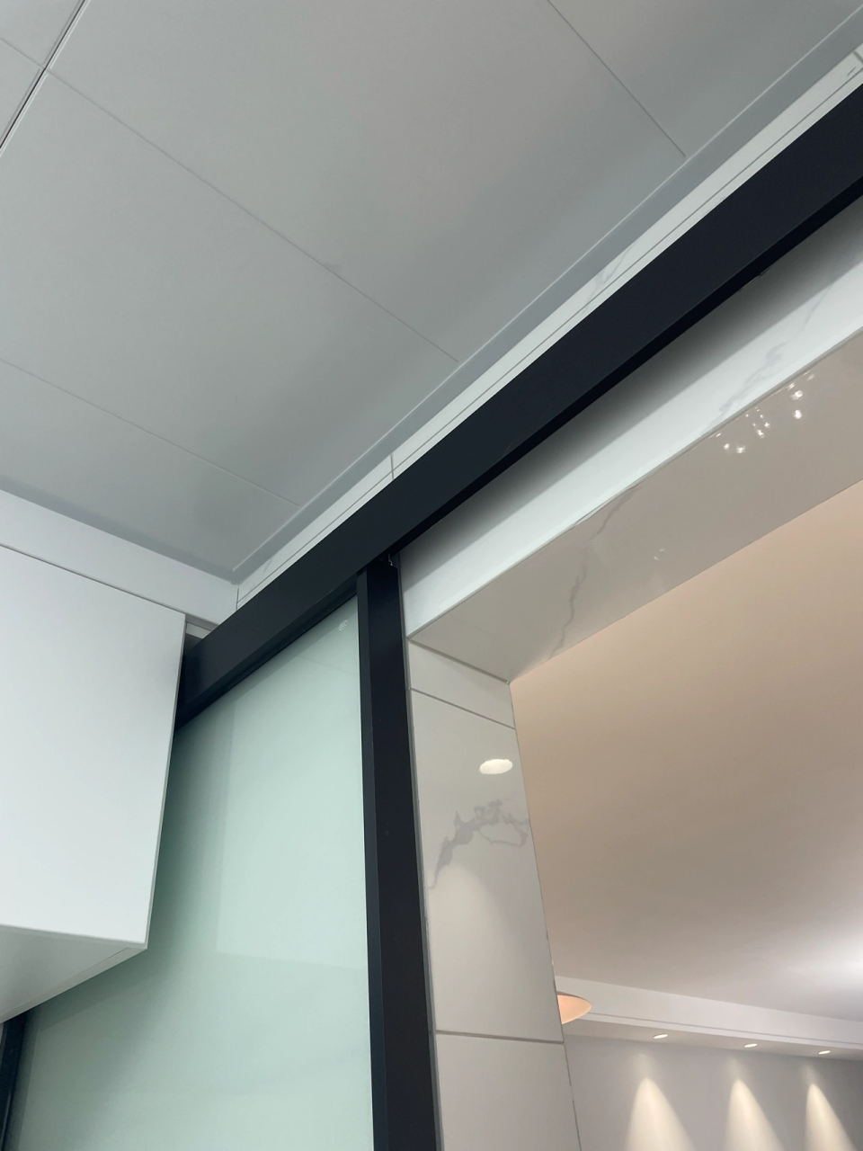 费劲心思的吊轨厨房门 果然没让我失望   分享我家厨房门啦[打call]