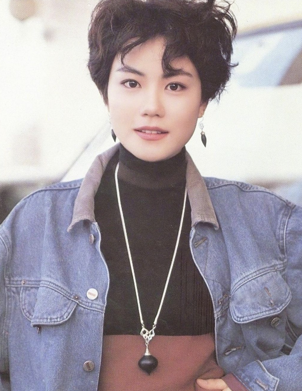 王菲年轻时这颜值也是没谁了,总之就是有股子说不出的魅力.