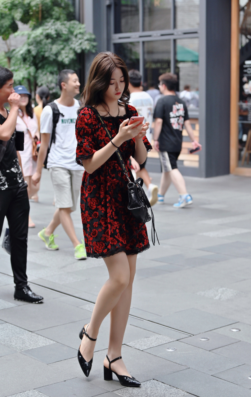 路人街拍,美腿佳人