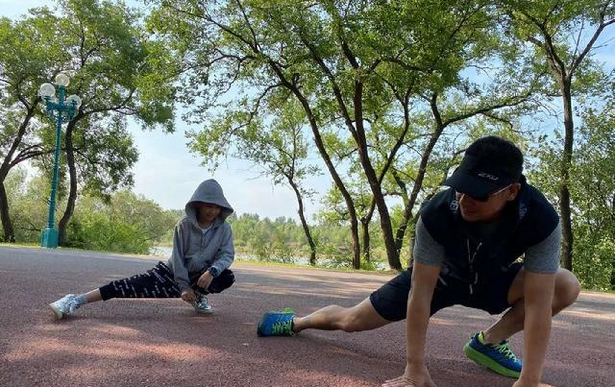 两个人终于在赵元达生下之后感情破裂,儿子归女方所有,赵文卓负责抚养