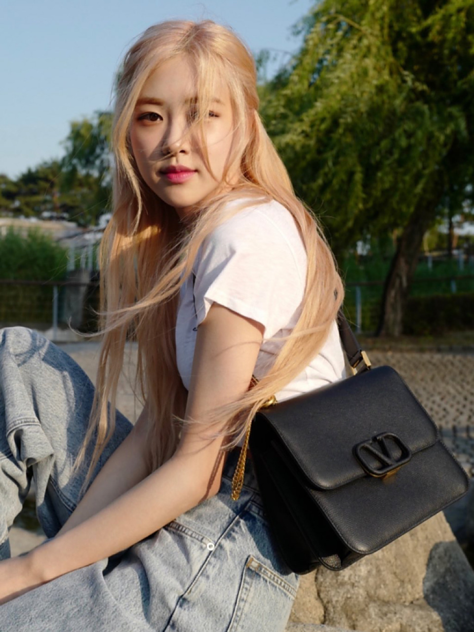 rosé朴彩英私服 这姐的蚂蚁腰绝了 rosé朴彩英日常私服穿搭分享