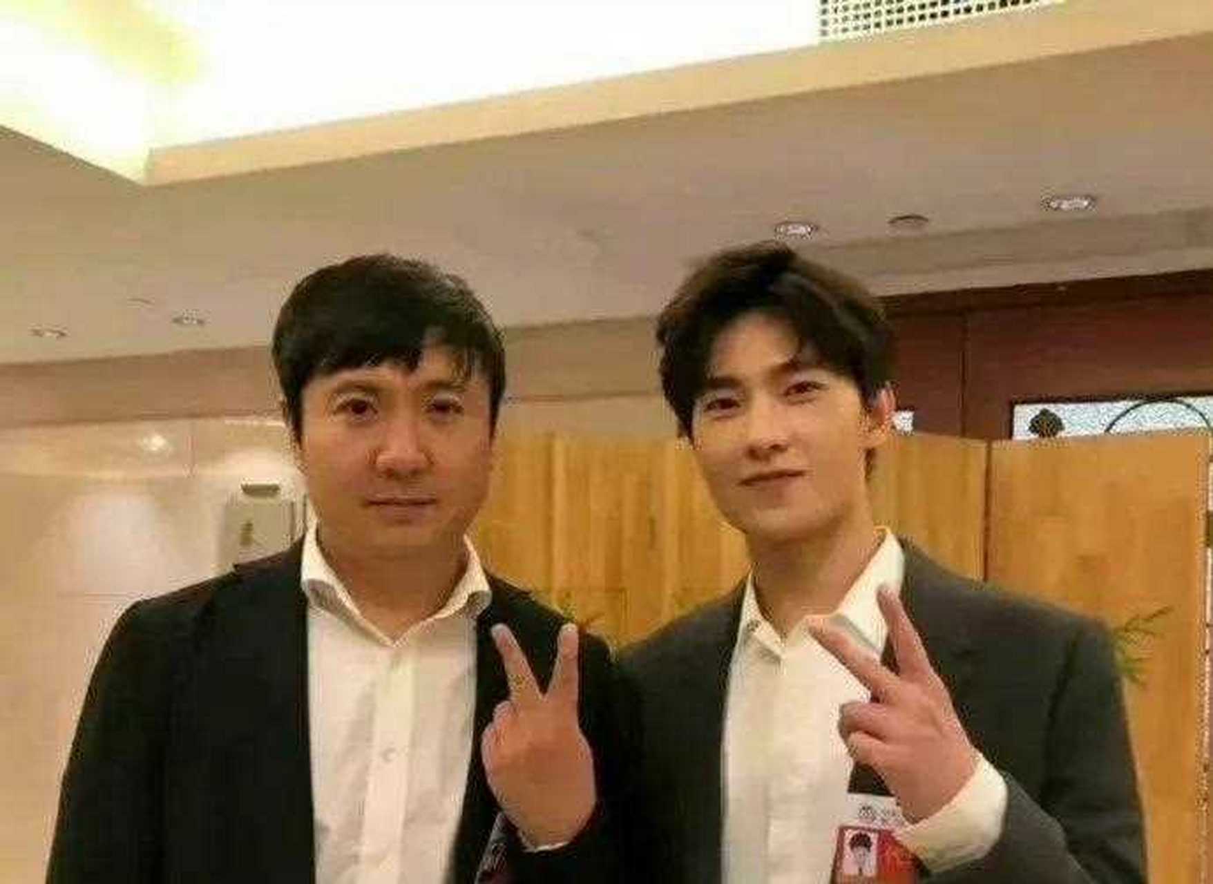 军艺校草三剑客沈腾沙溢杨洋,就差沙溢了,赶紧同款安排起来赶上校草的