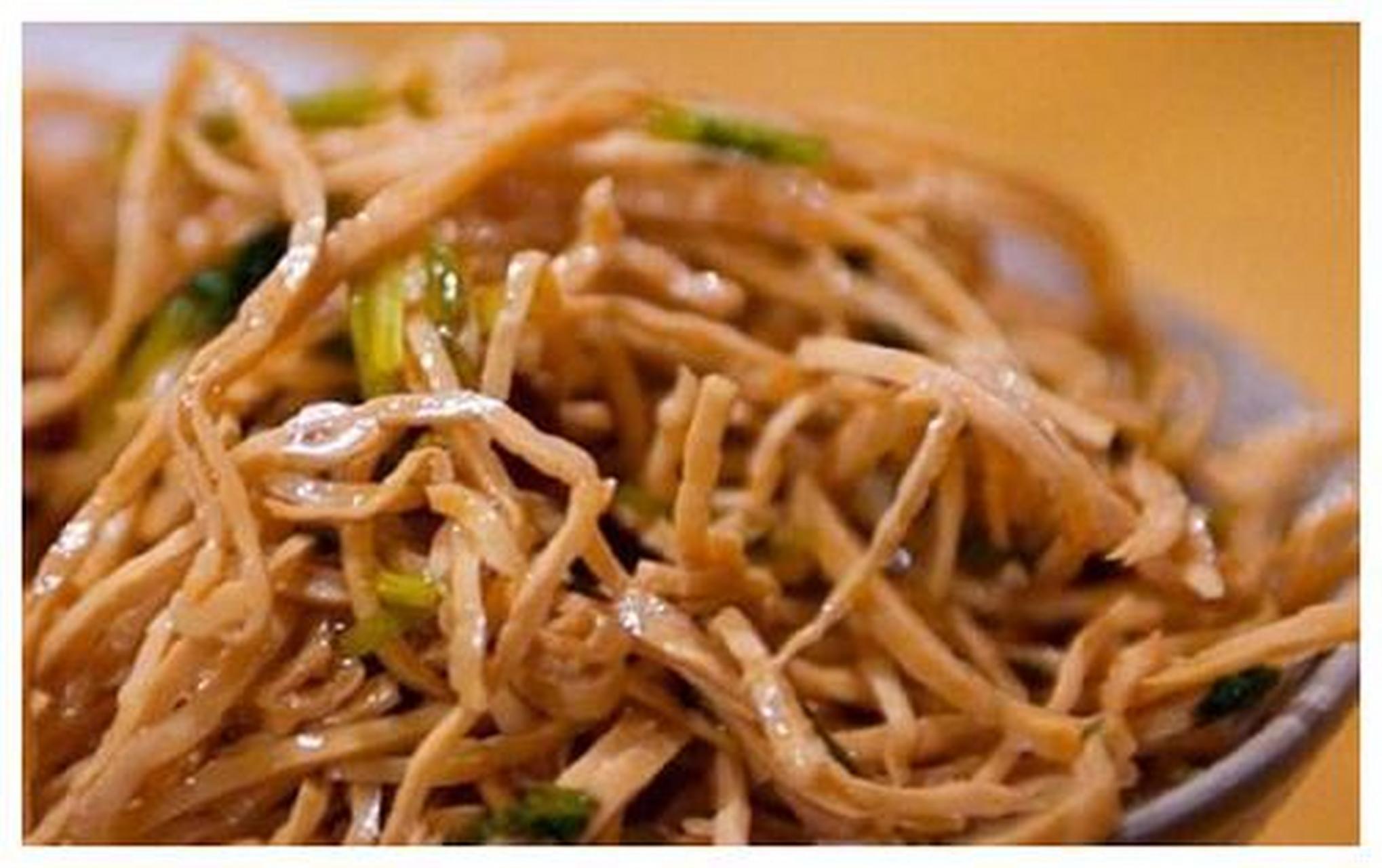 无论是干炒或者湿炒豆丝,老谦记牛肉豆丝是比较有代表性的,选材以黄牛