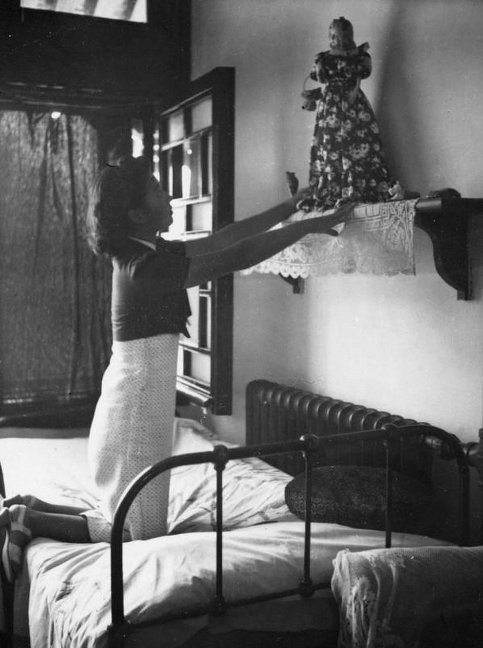 1946年,北平,燕京大学校园里的照片.