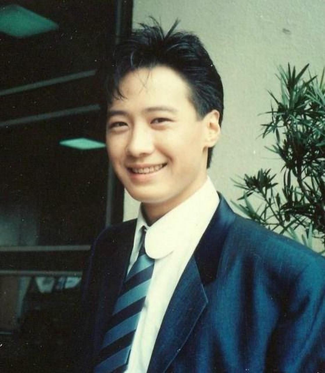 黎新生,1937年出生,印尼华侨,祖籍梅县.