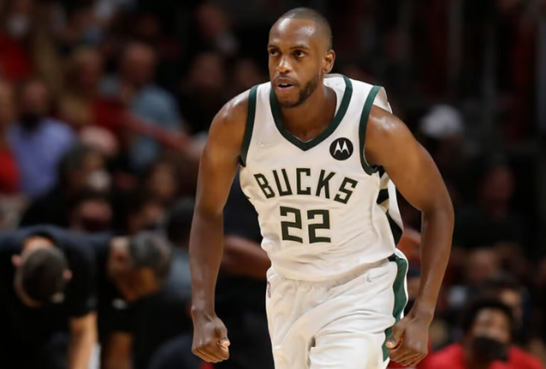 此前跳出合同的米德尔顿回到雄鹿.