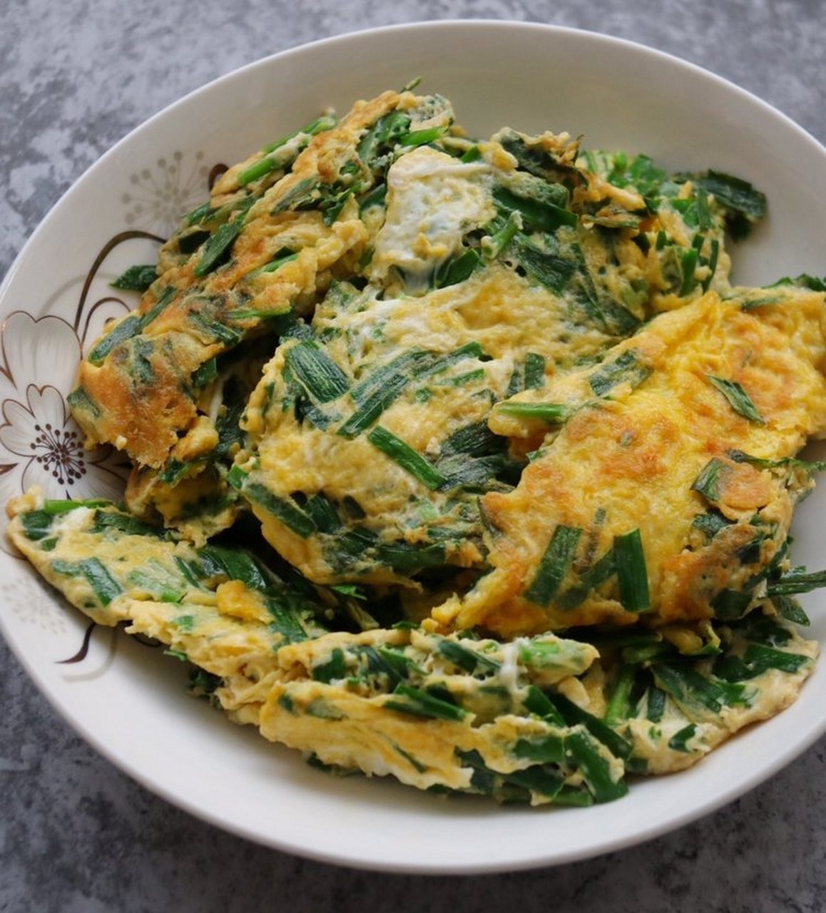 清肠胃排宿便 韭菜似翡翠,根如白玉,脆嫩鲜美,清香馥郁,是蔬菜中的