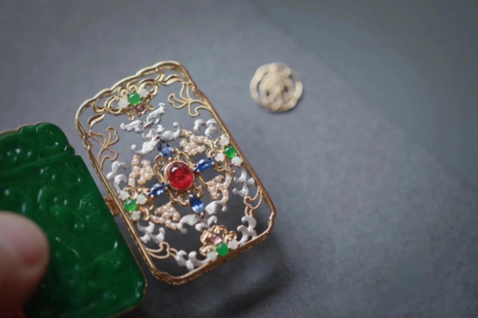 德钰轩珠宝##点击头像看直播# 师傅做的翡翠牌,很漂亮的牌子,经过