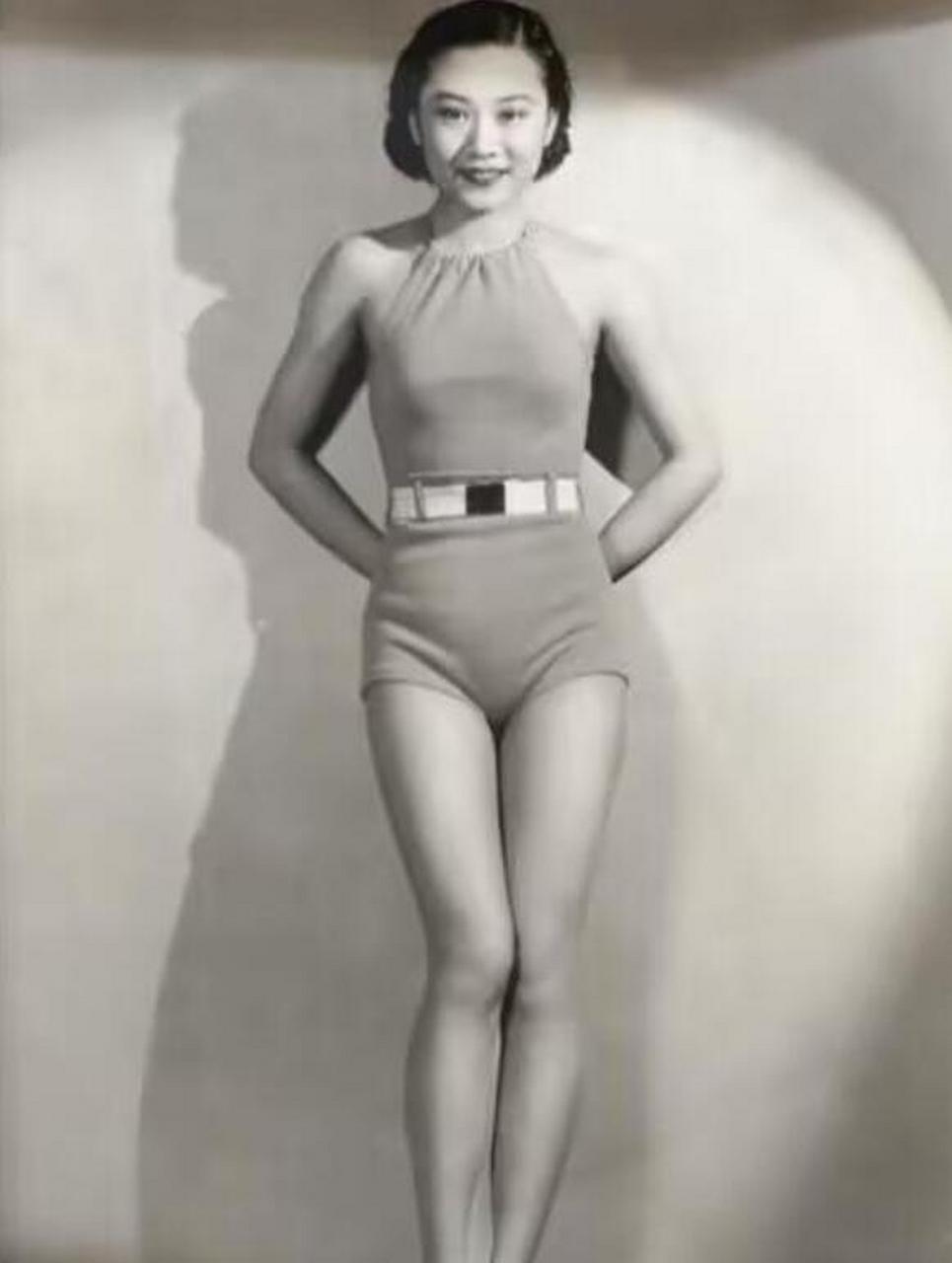 1936年,梁家三姐妹:梁赛珍,梁赛珊和梁赛珠,合影留念!