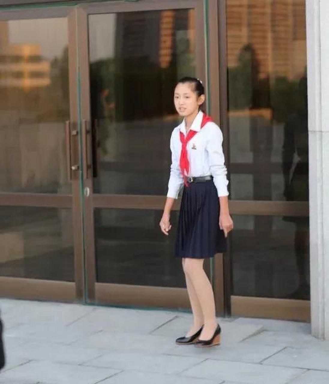 漂亮的朝鲜学生.朝鲜女孩算得上是天生丽质,素颜真的很漂亮