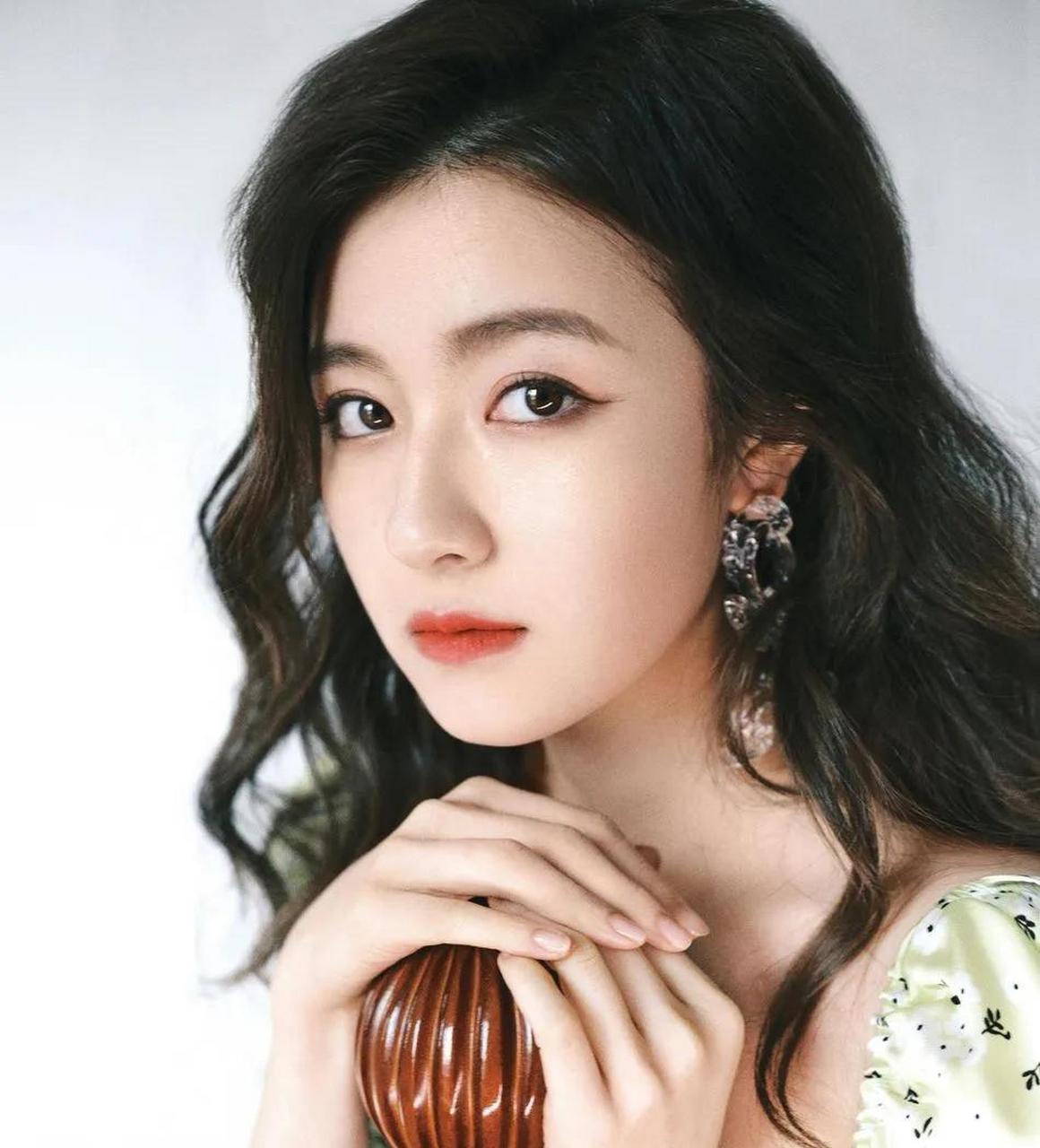 99年女演员李兰迪,长相清秀甜美 99年女演员李兰迪,长相清秀甜美