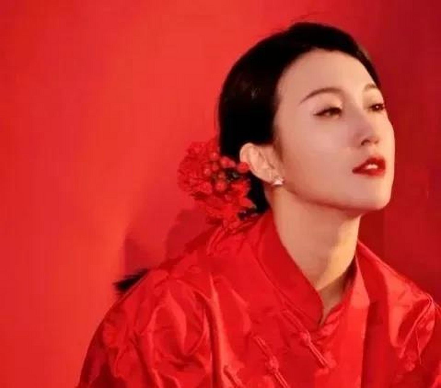 陕西女歌手——郭涛 郭涛,大陆女 歌手 ,出生于 西安 ,曾参加2012年