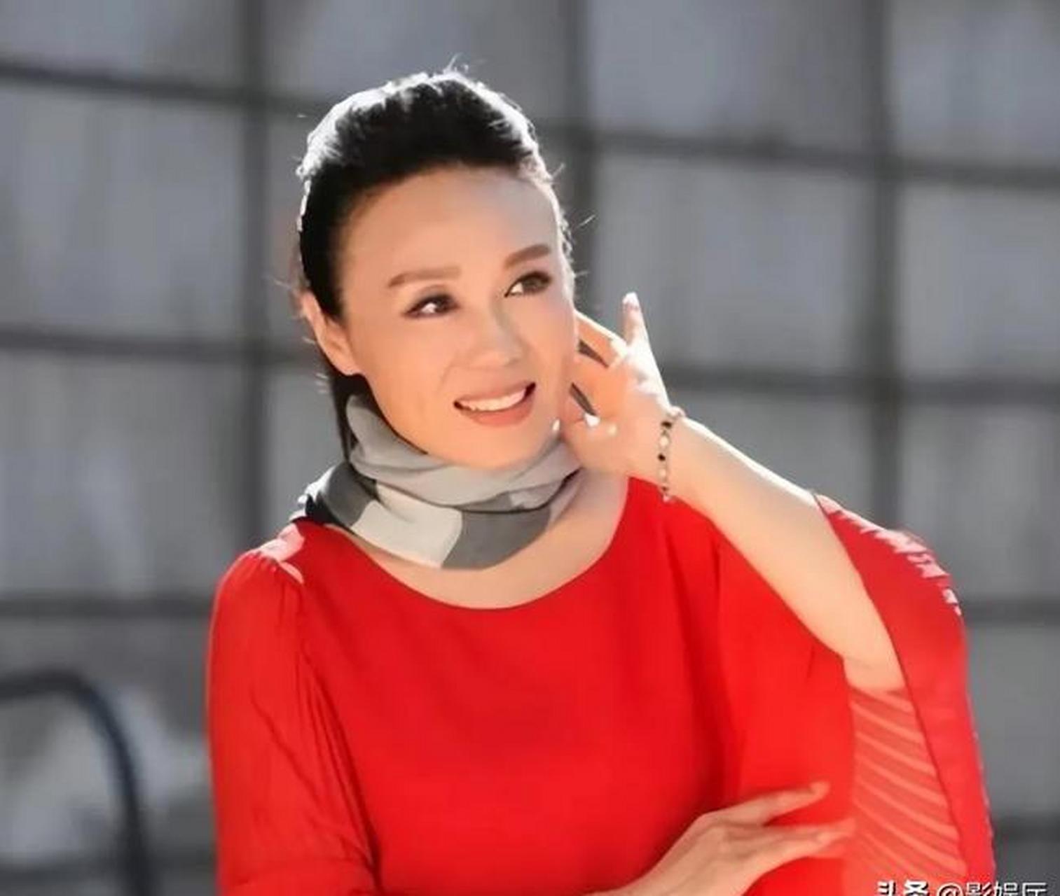 2004年,黄梅戏表演艺术家吴琼决定嫁给27岁的演员阮巡!