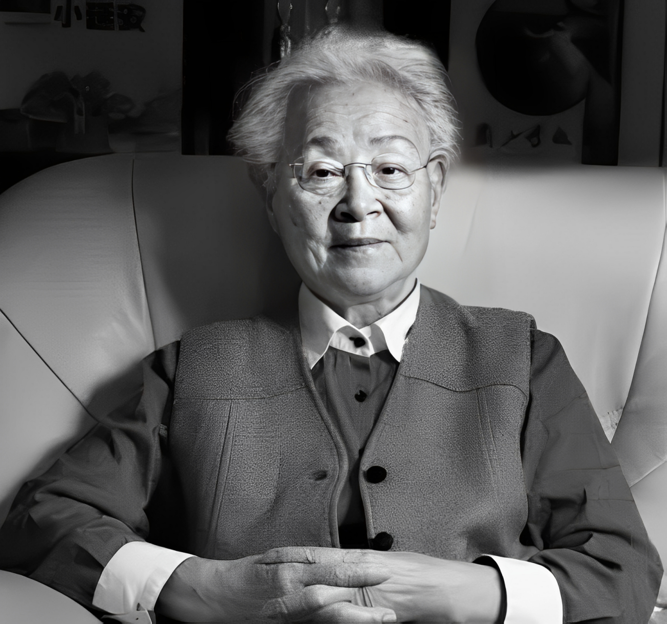 当刘爱琴为中国人民警官大学工作时,她扮演俄罗斯教授!