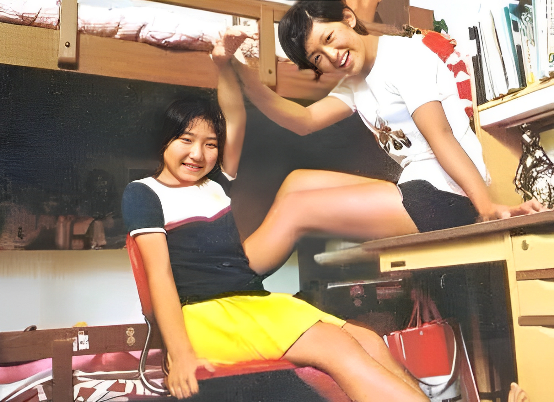 虽然她们的泳衣比较保守,但女性气质对吸引别人很重要.