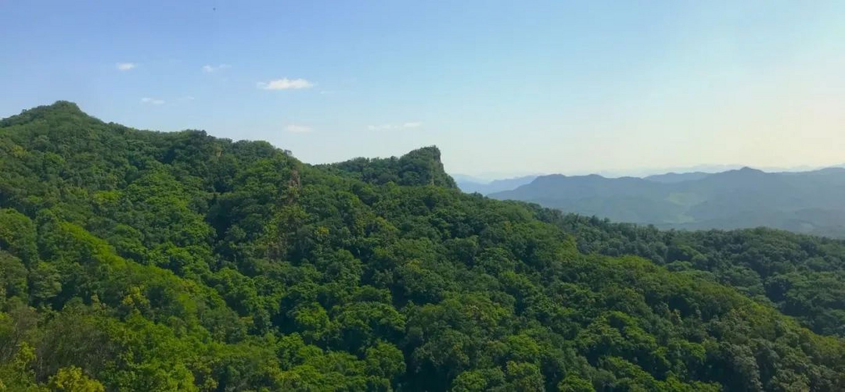 抚顺天女山森林公园,是国家aaaa级旅游景区,以漫山遍野的天女木兰而