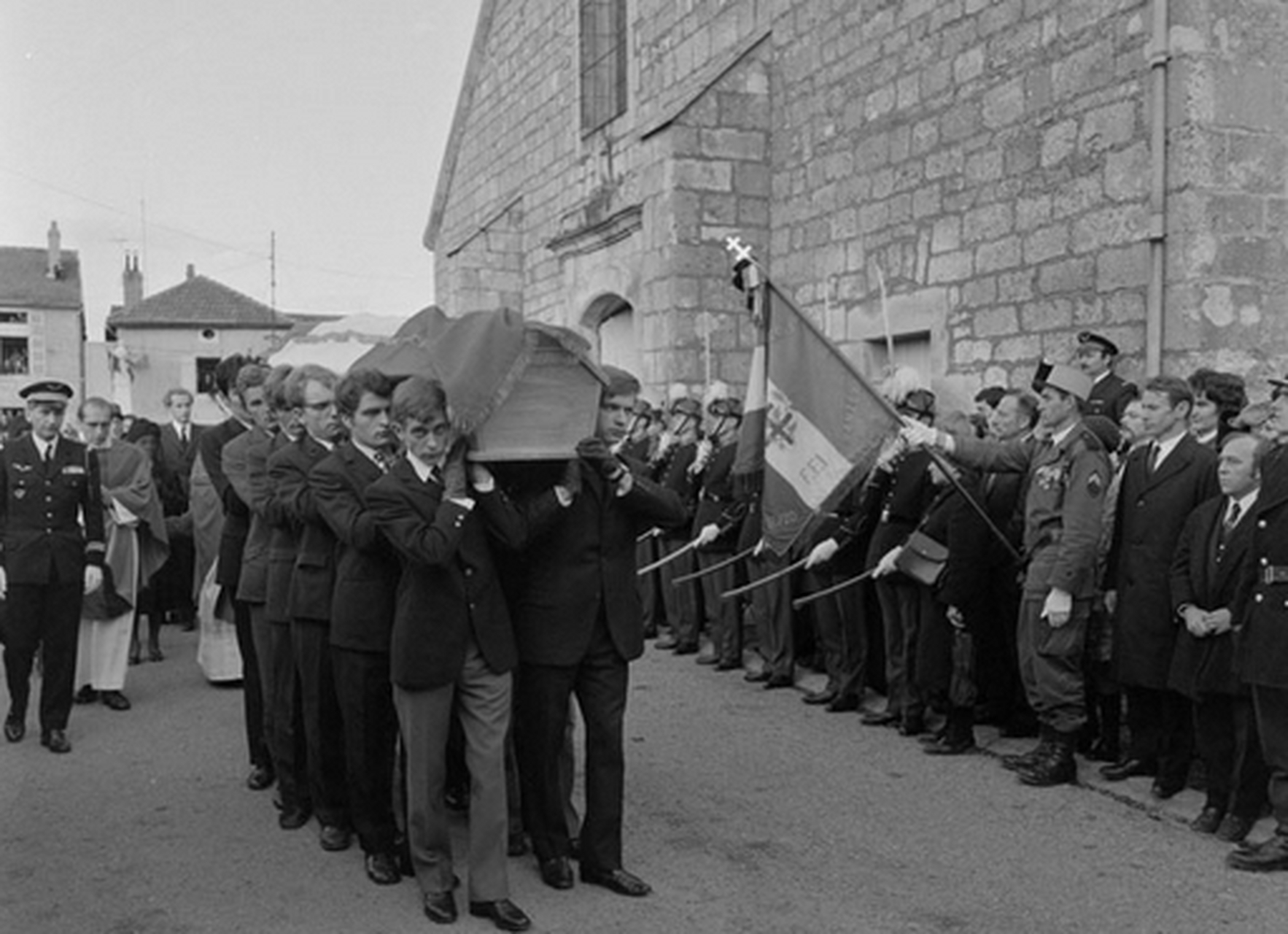 生前渴望访问中国,去世后中国为其降半旗 1970年15月 9日,法国前总统