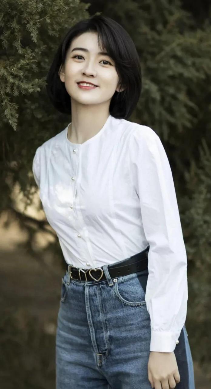 演艺圈明星写真# 影视女演员梁洁美图片(7) 声明:图片来源于公开的