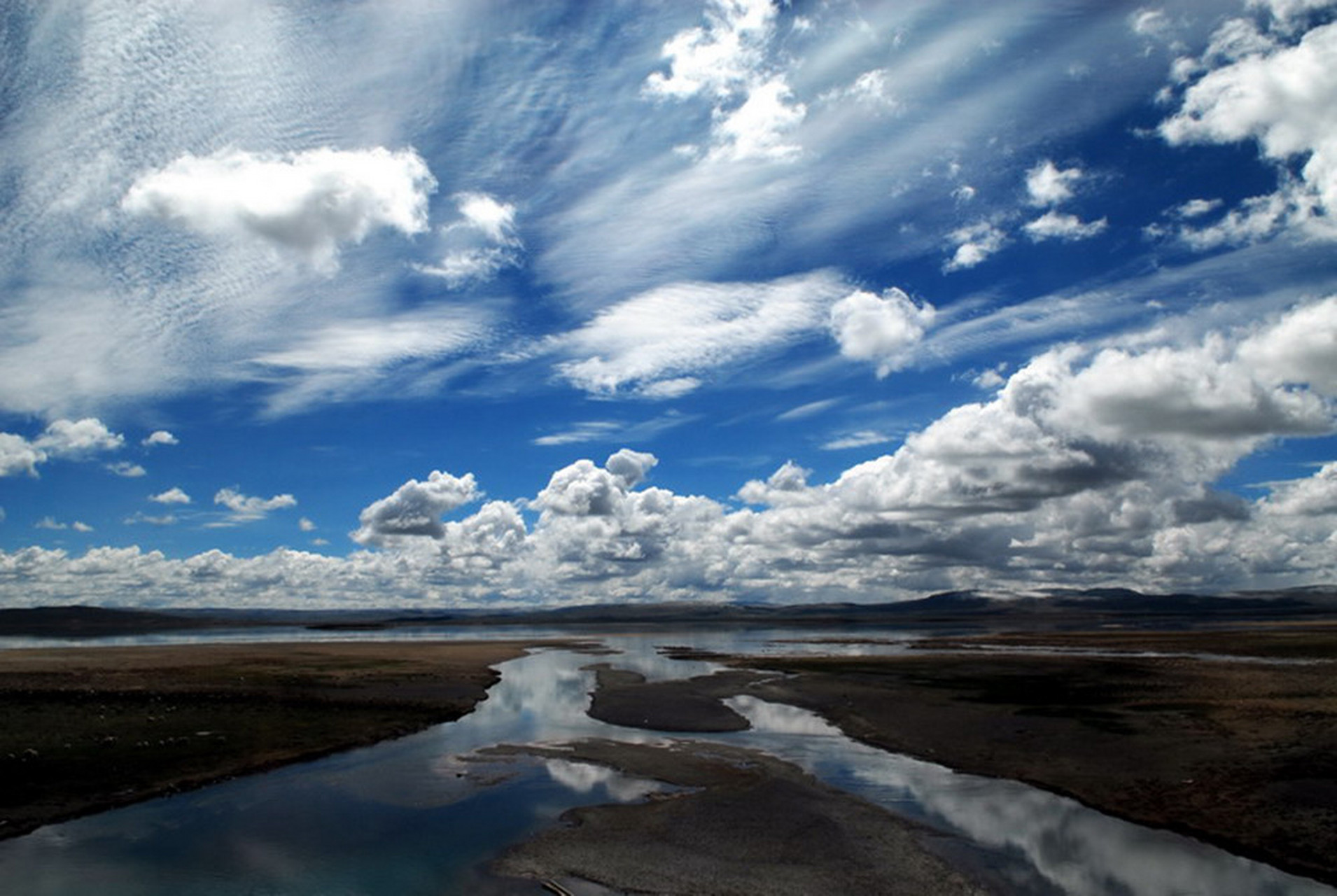 藏北那曲安多县境内的措那湖是怒江的源头湖,也是世界海拔最高的淡水