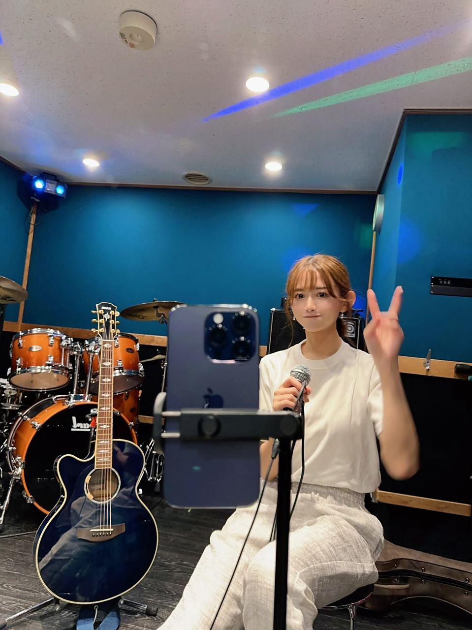 不好好拍戏的希岛爱理,正在为自已的音乐会做准备的.#希岛爱理