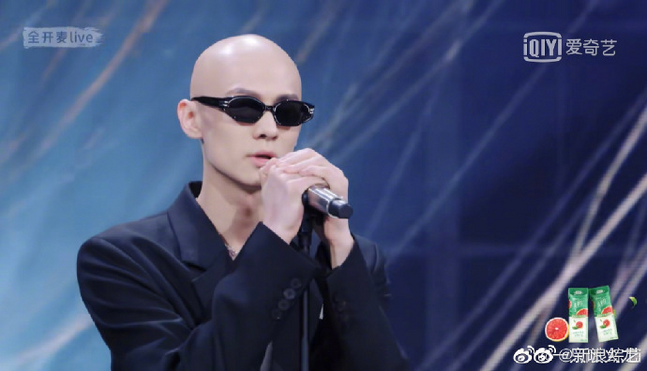 梁森撞脸nana里的高木泰士#  昨晚《青春有你3》梁森初舞台亮相,除了