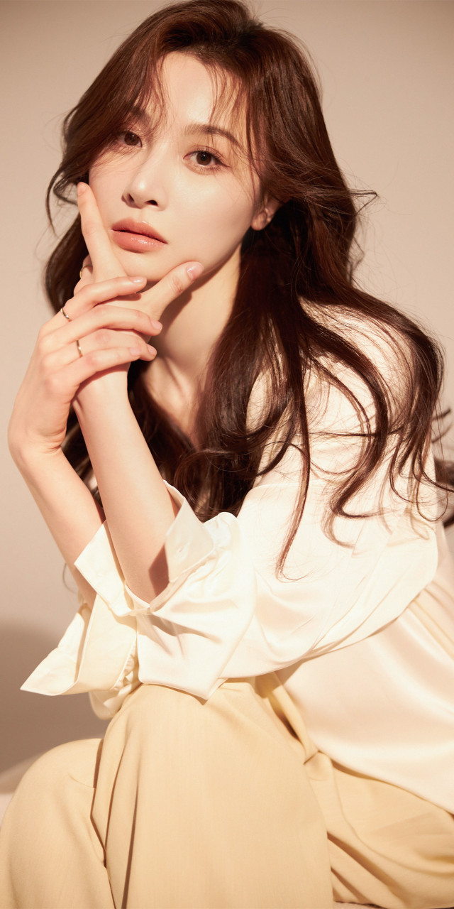 隆妮御姐范冷艳造型.