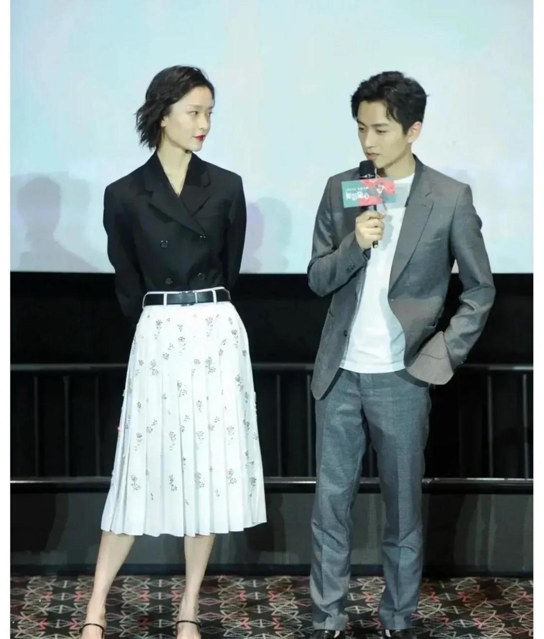 当陈晓与超模同台,感觉陈晓的身高被杜鹃碾压了