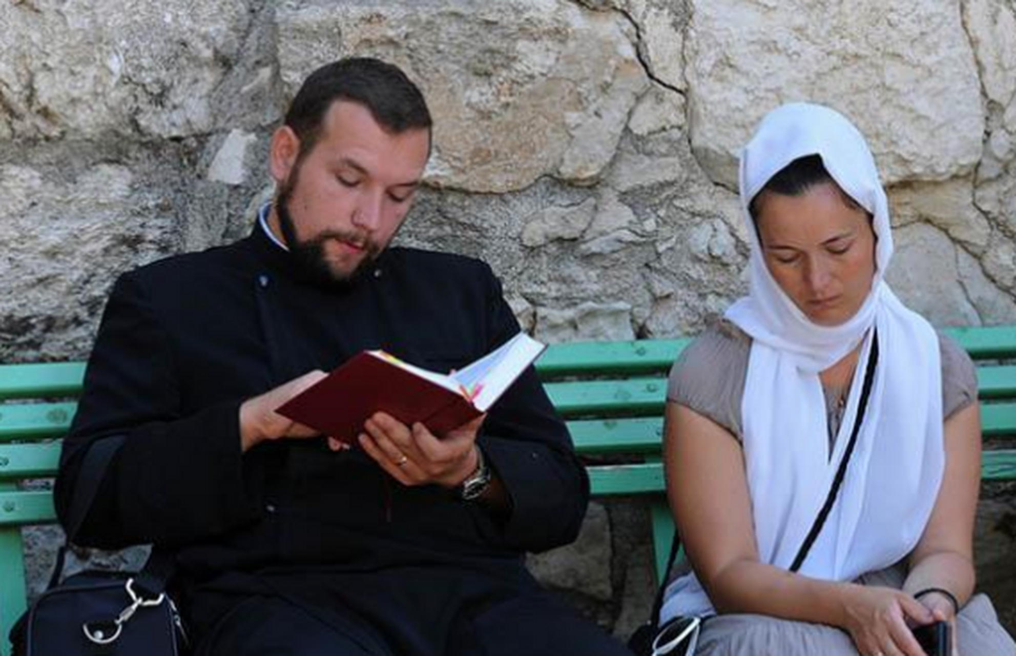 一个犹太男人,某天突然辞去工作,买了一群鸽子养,家里都快没钱吃饭了